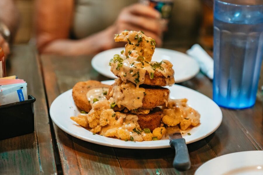 New Orleans: Garden District Food, Drinks & History Tour - Magazine Street beyond the restaurants