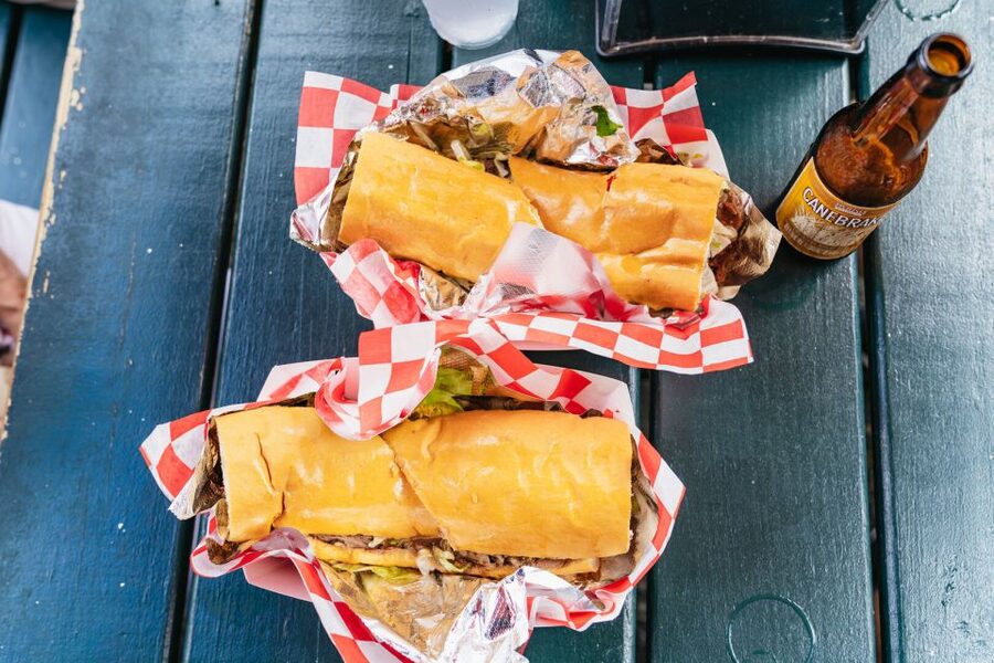 New Orleans: Garden District Food, Drinks & History Tour - Walking through the Garden District