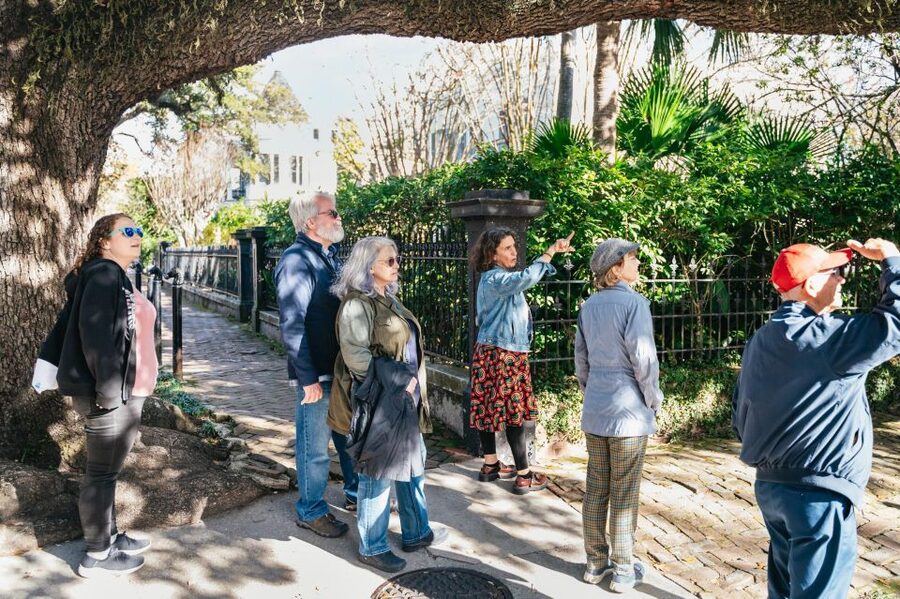 New Orleans: Garden District Guided Walking Tour - Stories, humor, and the guide’s role