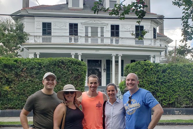 New Orleans Garden District History Walking Tour - Why New Orleans tombs sit above ground