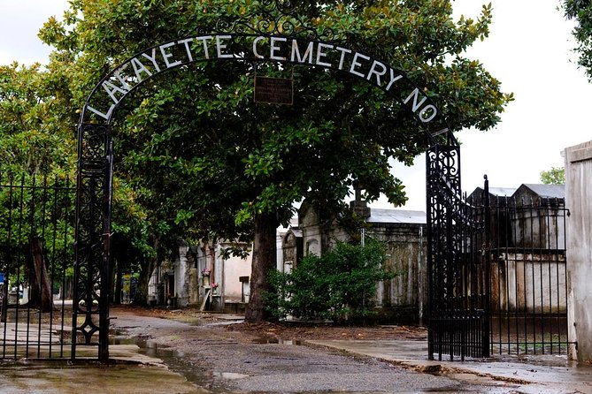 New Orleans Garden District Tour - Lafayette Cemetery and New Orleans’ burial traditions