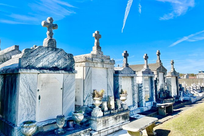 New Orleans Garden District Tour - Mansion Blocks and Southern-Style Architecture
