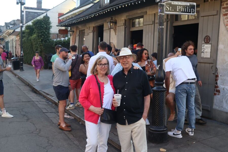 New Orleans: Ghost and Haunted Pub Crawl Tour with Free Shot - A guide-led walk, not a ghost-hunting expedition