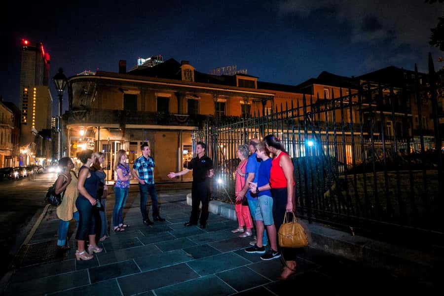 New Orleans: Ghosts & Spirits Interactive Walking Tour - The Great Fire of 1788 in augmented reality