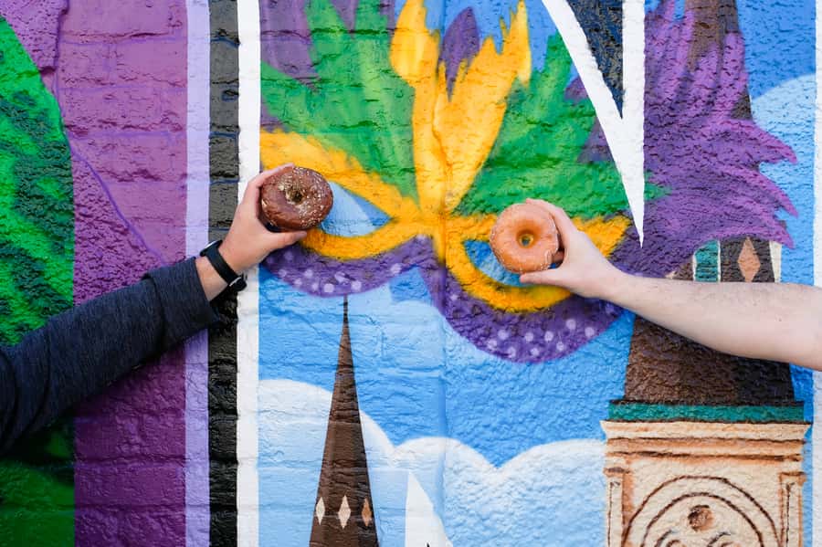 New Orleans: Guided Delicious Beignet Tour with Tastings - Starting with beignets at PJ’s Coffee