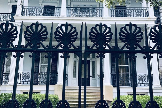 New Orleans Homes of the Rich and Famous Tour of the Garden District - The guide can make or break the walk