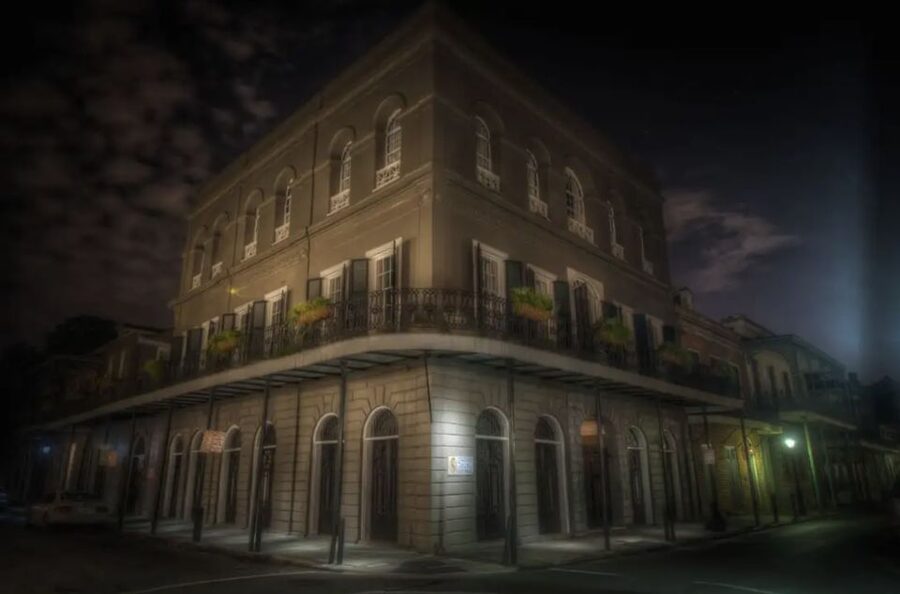 New Orleans: Killers and Thrillers Walking Tour - Meeting the Ghost City guide on Royal Street