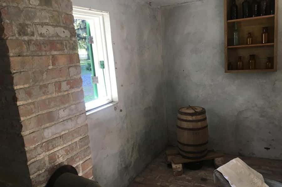New Orleans: Laura Plantation Tour with Transportation - The 1840s slave quarters