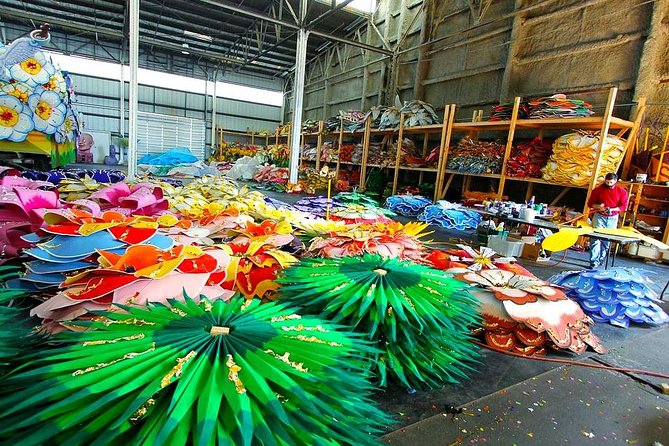 New Orleans Mardi Gras World Behind-the-Scenes Tour - Taking the shuttle from central New Orleans