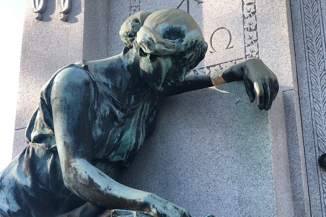 New Orleans Metairie Cemetery Tour: Millionaires and Mausoleums - What happens during the two-hour walk