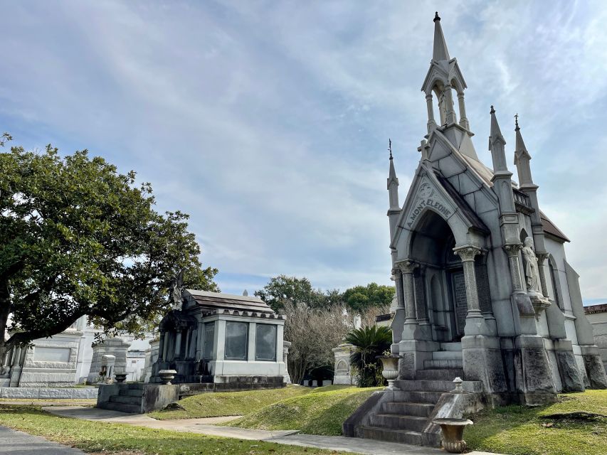 New Orleans: Millionaire’s Tombs of Metairie Cemetery Tour - The opening walk beneath nearly 1,000 trees