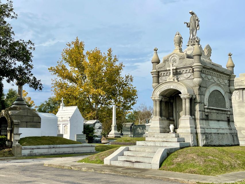 New Orleans: Millionaire’s Tombs of Metairie Cemetery Tour - What makes Sally’s guiding style effective