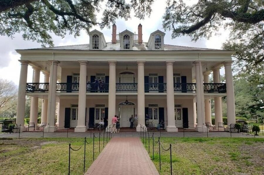 New Orleans: Oak Alley & Laura Plantation Tour w/Transport - Should you book the Oak Alley and Laura tour?