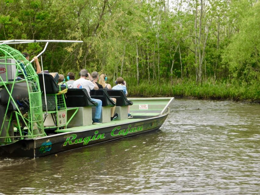 New Orleans: Oak Alley or Laura Plantation & Airboat Tour - Choosing between Oak Alley and Laura Plantation