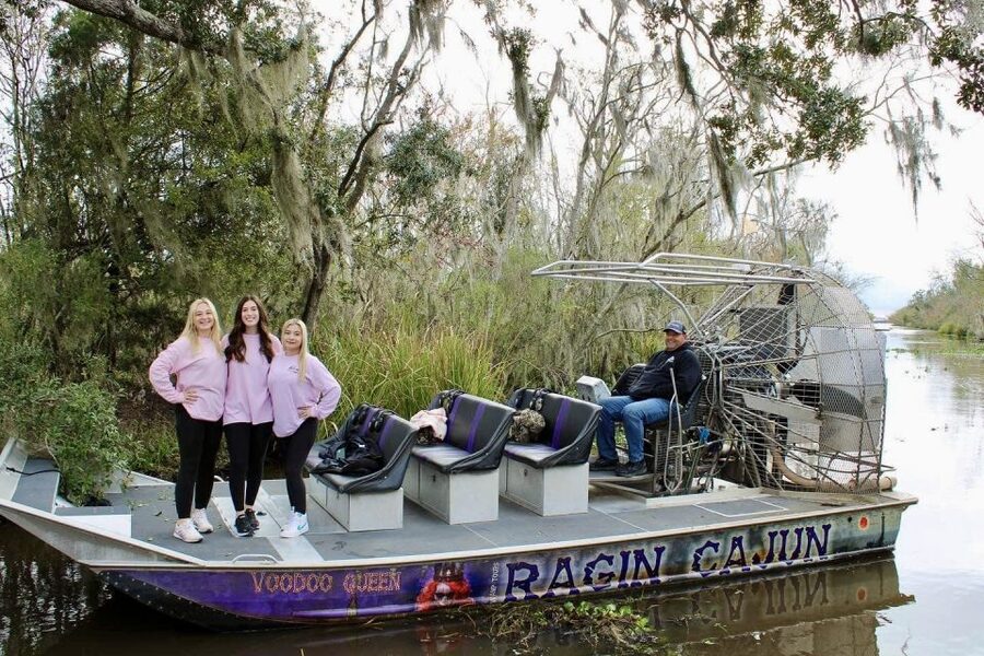 New Orleans: Oak Alley or Laura Plantation & Airboat Tour - Wildlife, weather, and comfort on the water