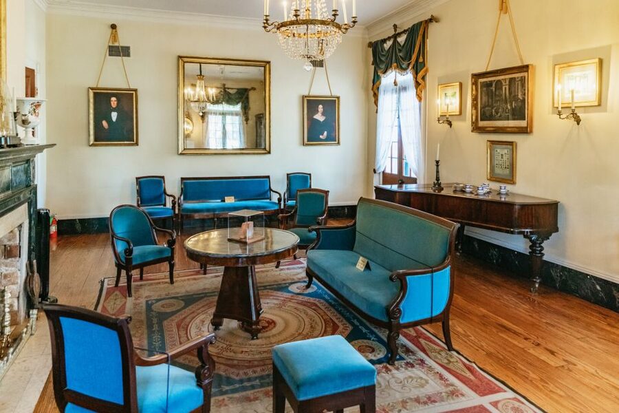 New Orleans: Oak Alley Plantation & Airboat Swamp Combo Tour - Oak Alley’s oak-lined approach and Greek Revival house