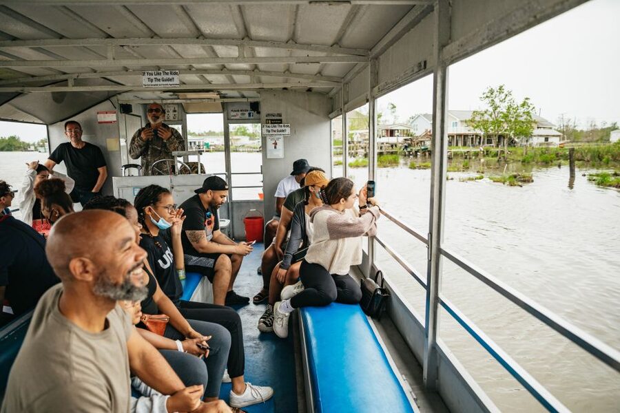 New Orleans: Oak Alley Plantation and Swamp Cruise Day Trip - Who should book this experience?