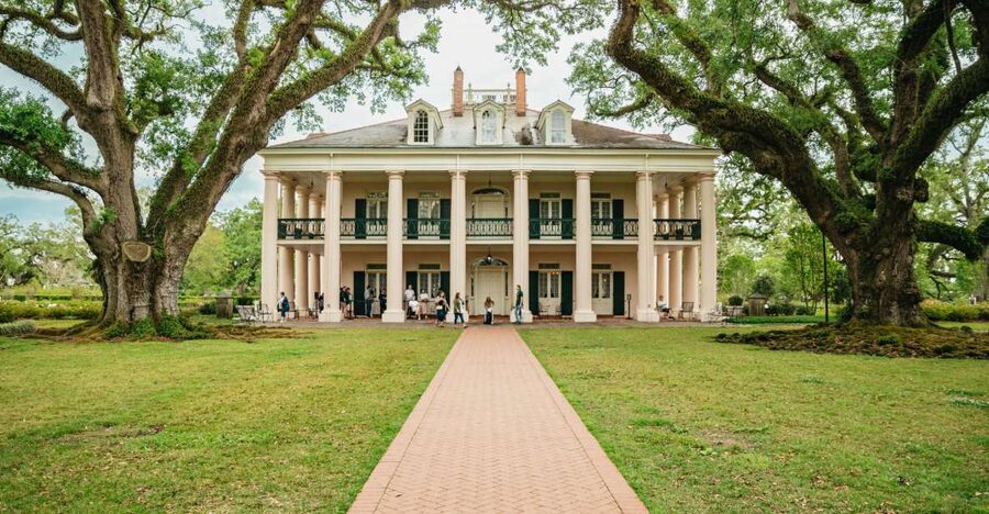 New Orleans: Oak Alley Plantation and Swamp Cruise Day Trip - Morning pickup from your New Orleans hotel