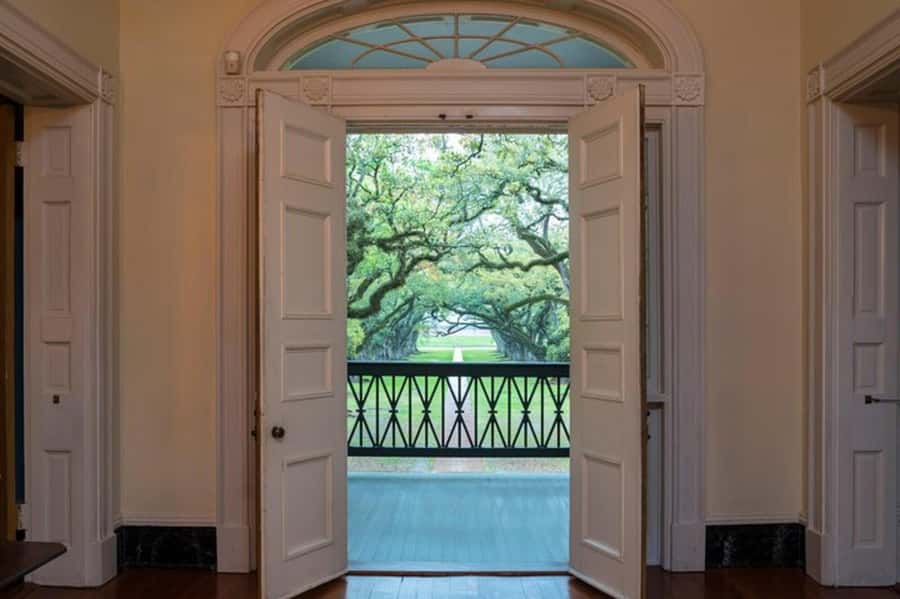 New Orleans: Oak Alley Plantation Tour with Hotel Transfers - What the 35-minute mansion tour covers