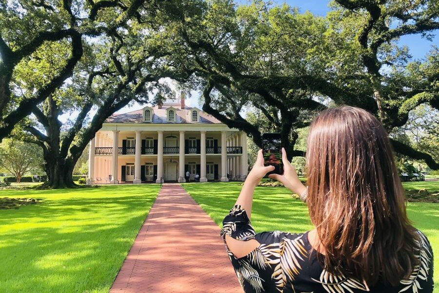New Orleans: Oak Alley Plantation Tour with Transportation - The first view of Oak Alley