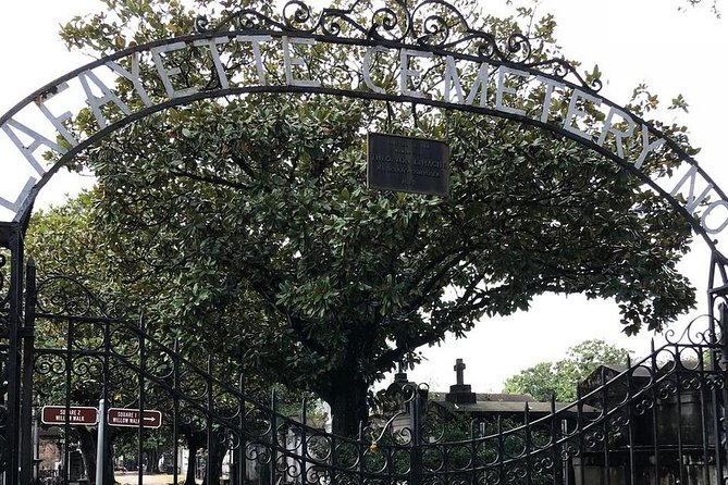 New Orleans Private Vehicle City Tour - St. Louis Cemetery No. 3: a brief look at local burial customs