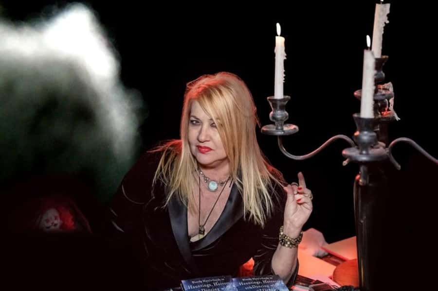 New Orleans: Seance & Paranormal Experience - What happens inside the 200-year-old building
