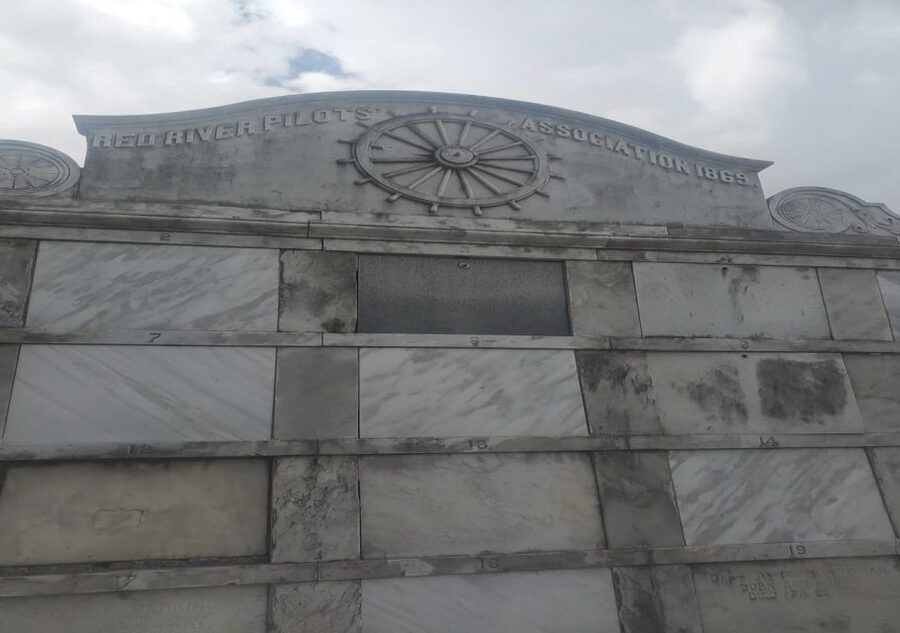 New Orleans: Secrets and Societies Cemetery Experience - Weather, walking, and the practical details