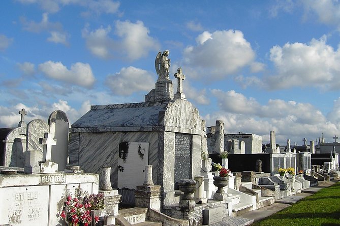 New Orleans Small-Group City and Cemetery Tour with Hotel Pickup - The return through downtown, Uptown, and the Garden District