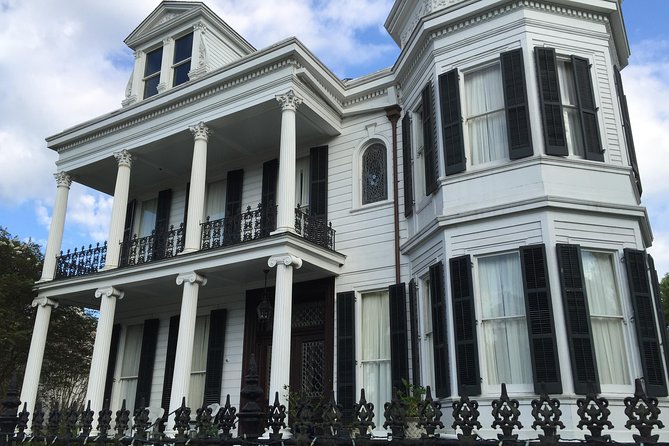 New Orleans Small-Group Garden District Walking Tour - How small is the small group?