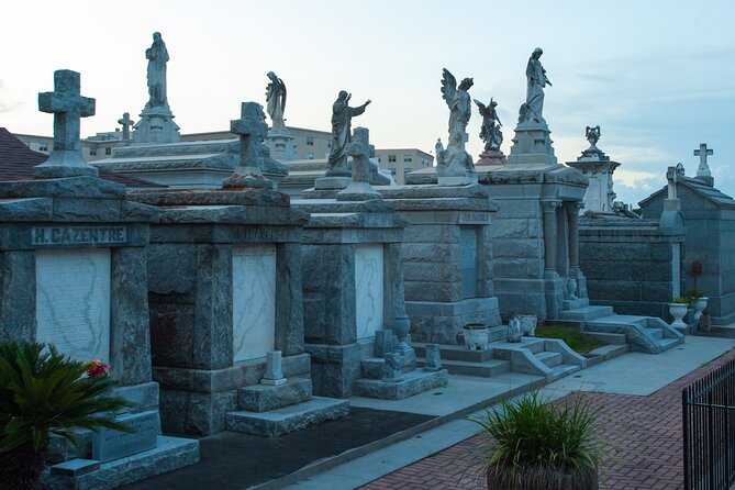 New Orleans St. Louis Cemetery No. 3 Walking Tour - Why St. Louis Cemetery No. 3 makes a good walking tour