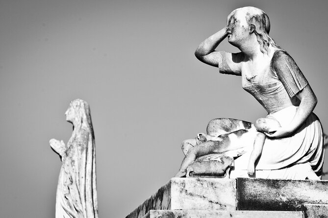 New Orleans St. Louis Cemetery No. 3 Walking Tour - The first half of the walk: tombs, angels, and burial customs