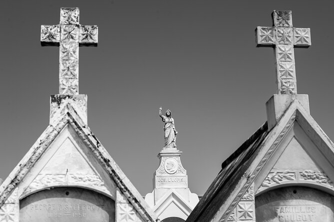 New Orleans St. Louis Cemetery No. 3 Walking Tour - Chefs, civil rights, and the turducken connection