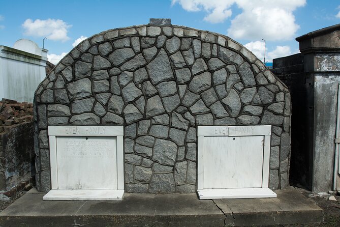 New Orleans St. Louis Cemetery No. 3 Walking Tour - A respectful look at New Orleans death traditions