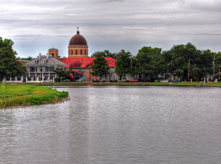 New Orleans: Traditional City and Estate Tour - Lake Pontchartrain and the levee system