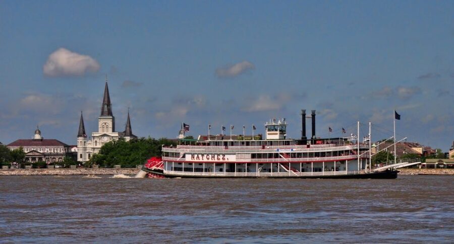 New Orleans: Traditional City and Estate Tour - The final ride through downtown