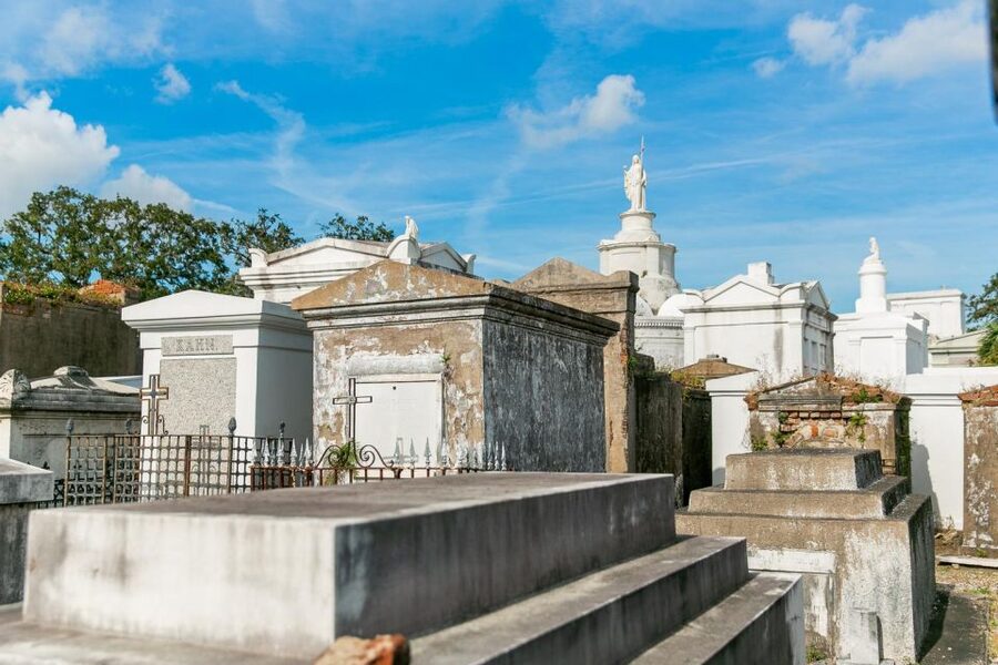 New Orleans: Walking Tour Inside St. Louis Cemetery No. 1 - Heat, shade, and the practical side of the walk