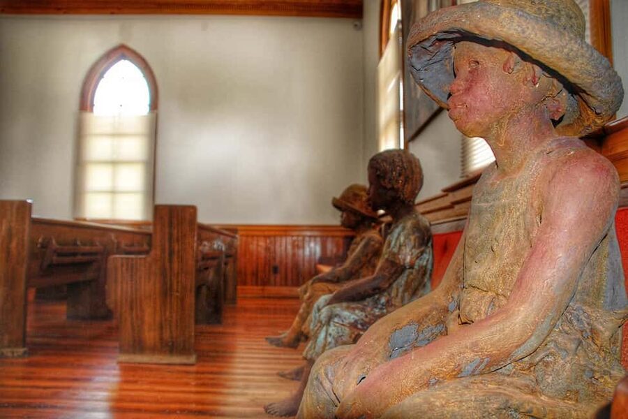 New Orleans: Whitney Plantation Tour with Transportation - The Big House and Louisiana Creole architecture