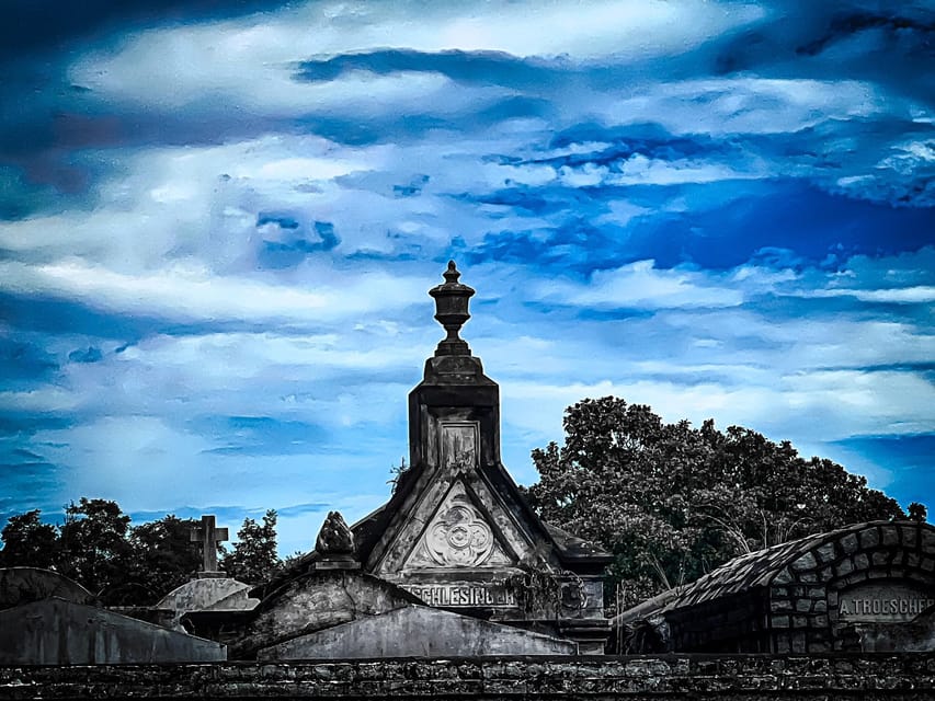 New Orleans: Witches Coven Garden District Walking Tour - The personal guide makes the difference