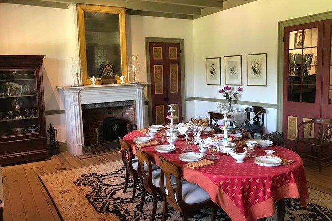 Oak Alley and Laura Plantation Tour with Transportation from New Orleans - Who will get the most from this day