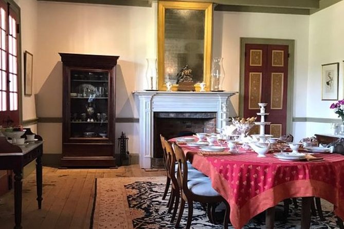Oak Alley or Laura Plantation Tour from New Orleans - Hotel pickup is convenient, but the bus matters