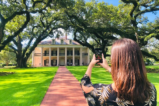 Oak Alley Plantation Tour with Transportation from New Orleans - Leaving the French Quarter by coach