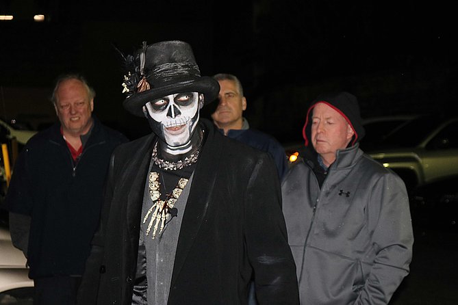 Private Ghost, Voodoo and Vampire Tour - Lafitte’s Blacksmith Shop and the bar conversation