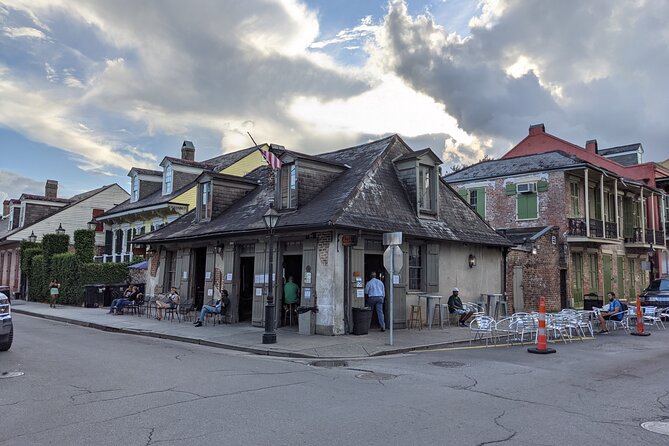 Self-Guided Walking Tour French Quarter In New Orleans - Pat O’Brien’s and the story of the Hurricane