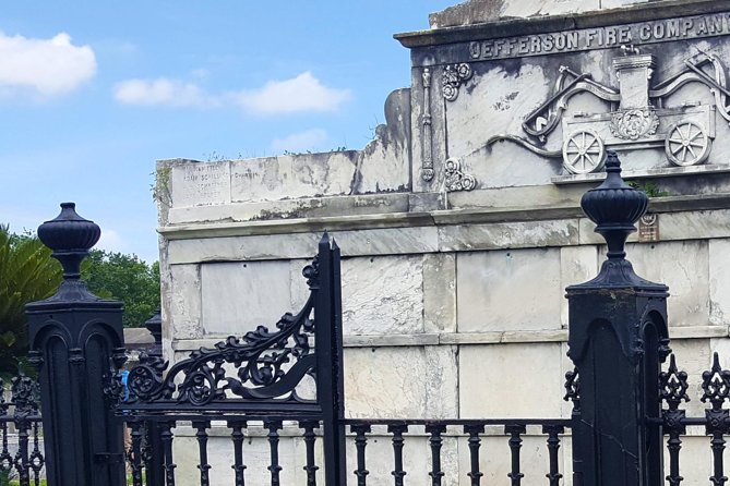 Small-Group Glamorous Garden District Tour - The homes that make the walk memorable