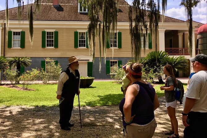 Small-Group Louisiana Plantations Tour with Gourmet Lunch from New Orleans - Leaving New Orleans for River Road