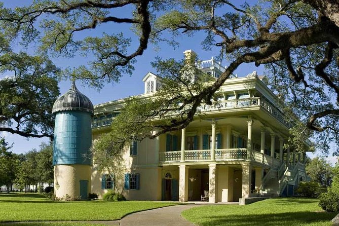 Small-Group Louisiana Plantations Tour with Gourmet Lunch from New Orleans - The guides make or break the day