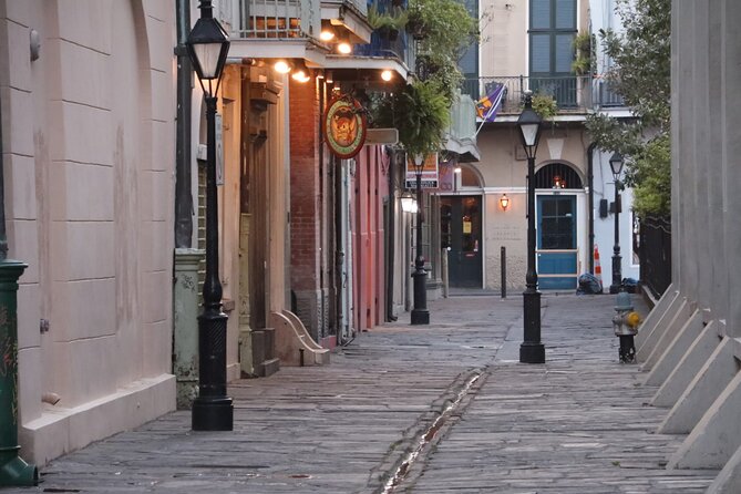 Spirits: New Orleans Cocktail & Ghost Tour - John’s style makes the difference