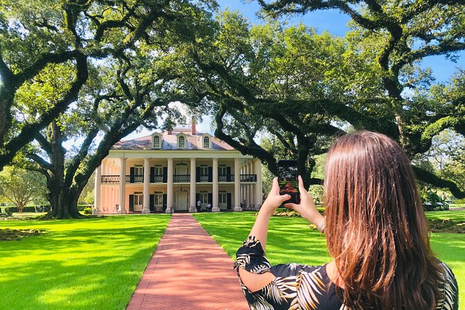 Swamp Boat Ride and Oak Alley Plantation Tour from New Orleans - Leaving the French Quarter by coach